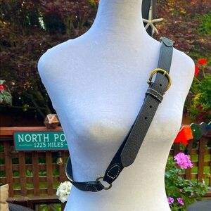 KENNETH COLE SZ 42 black leather gold toned buckle oval O ring 3 segment belt